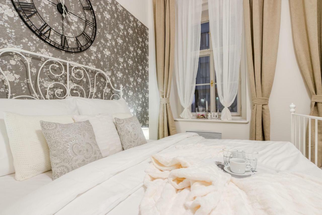 Prague Apt Near Charles Bridge By Michal&Friends Esterno foto